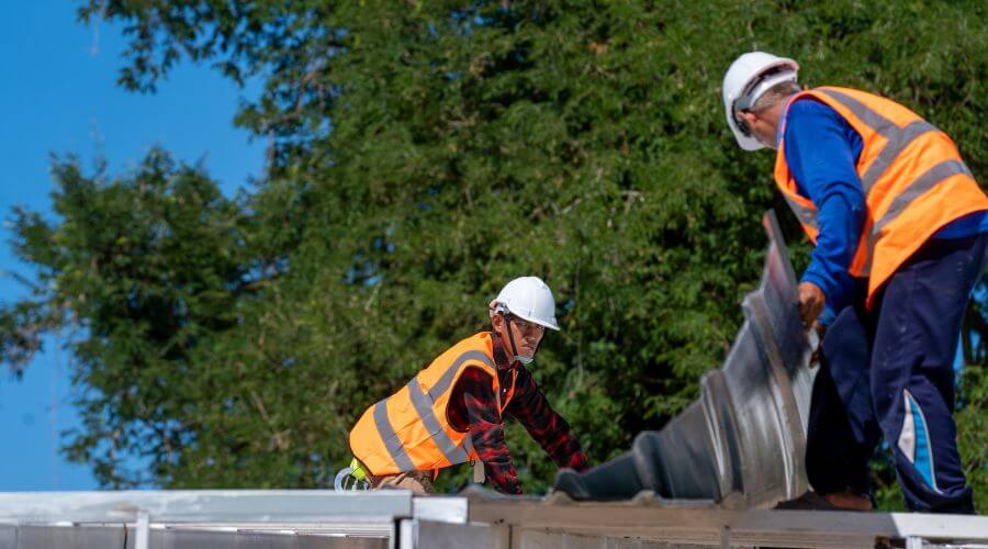 Professional gutter cleaning in Lambert, MS